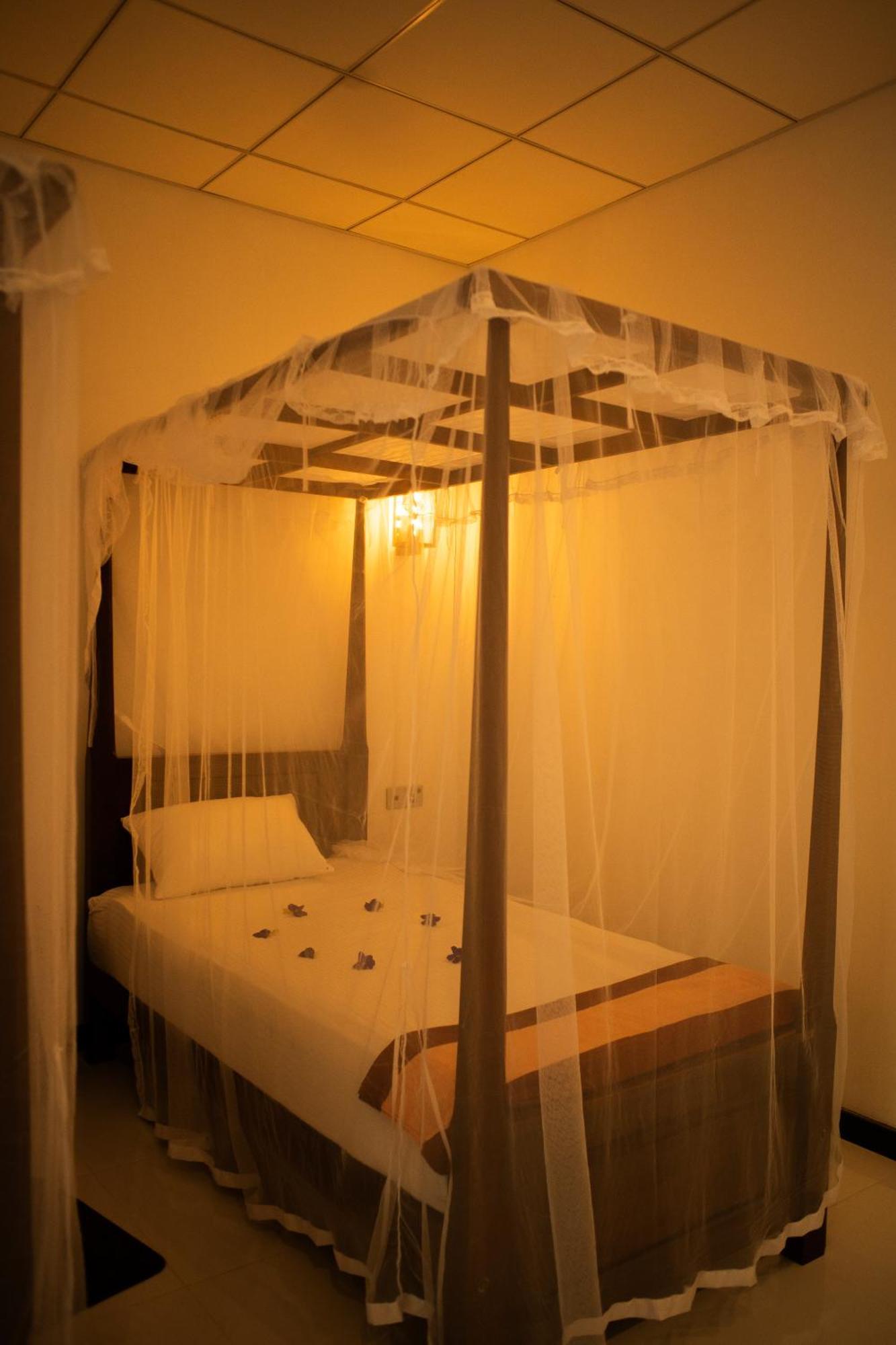 Hotel Shine Park Tissamaharama